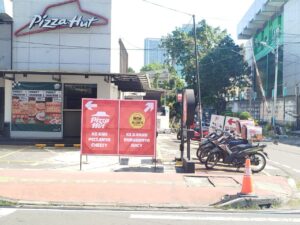 aldis burger dan pizza hut 